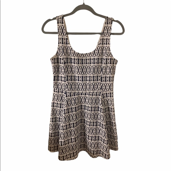 H&M Aztec print dress ⭐️ - Picture 2 of 9